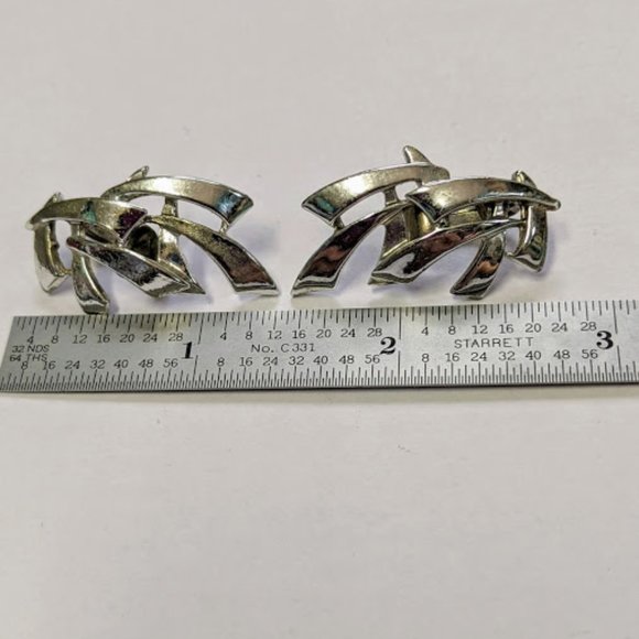 Vintage Coro Mid Century Bamboo Leaf Earrings - Picture 5 of 6